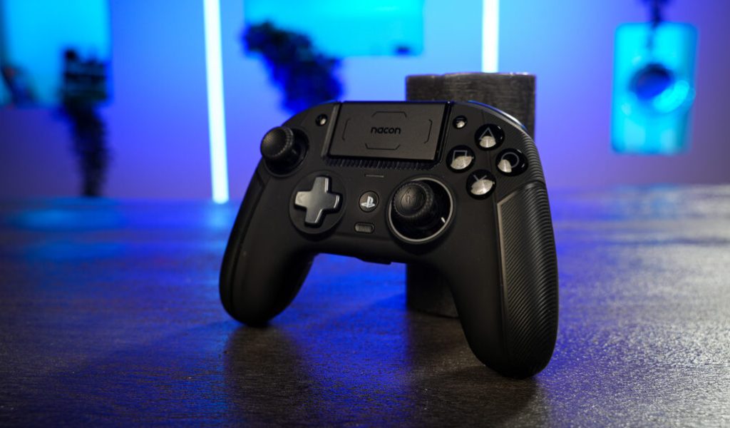 Manette Nacon Revolution 5 Pro // Source : Nino Barbey pour Numerama Manette Nacon Revolution 5 Pro // Source : Nino Barbey pour Numerama