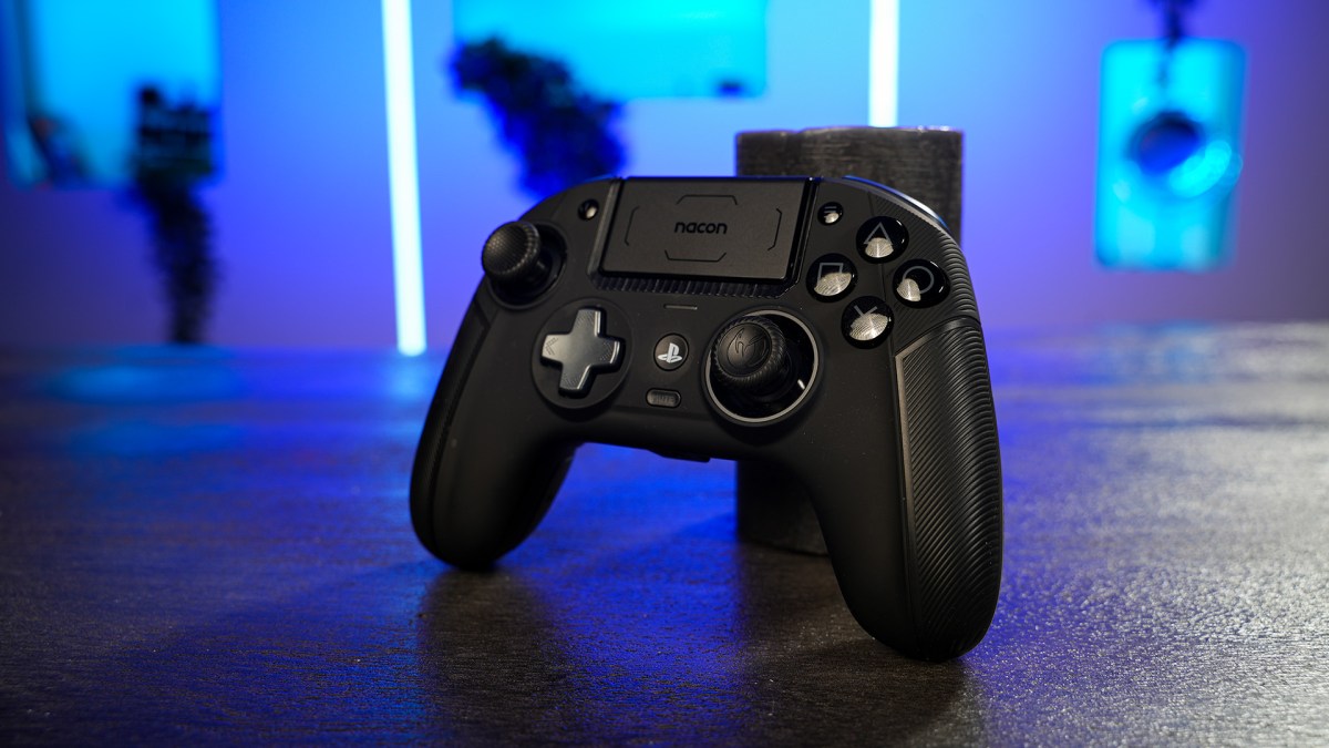 Manette Nacon Revolution 5 Pro // Source : Nino Barbey pour Numerama Manette Nacon Revolution 5 Pro // Source : Nino Barbey pour Numerama