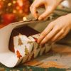 Papier cadeau. // Source : Canva