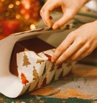 Papier cadeau. // Source : Canva Papier cadeau. // Source : Canva