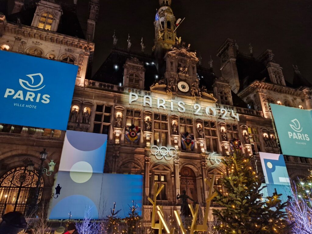 Photo prise de nuit avec le Galaxy S23 FE. La gestion des lumières est bonne et la balance des blancs est réussie. Le capteur principal est vraiment bon en toutes circonstances, alors que les autres sont surtout performants de jour. Photo prise de nuit avec le Galaxy S23 FE. La gestion des lumières est bonne et la balance des blancs est réussie. Le capteur principal est vraiment bon en toutes circonstances, alors que les autres sont surtout performants de jour.