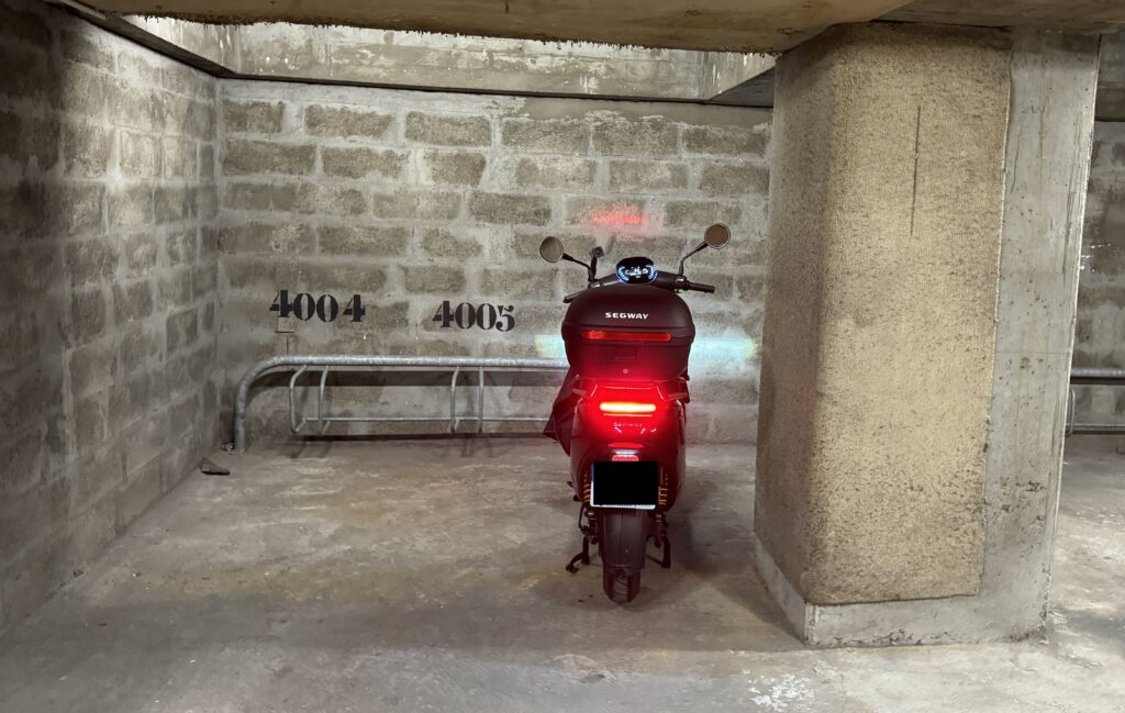 Louer un parking fermé, l'idée que j'aurais du avoir bien plus tôt. Louer un parking fermé, l'idée que j'aurais du avoir bien plus tôt.
