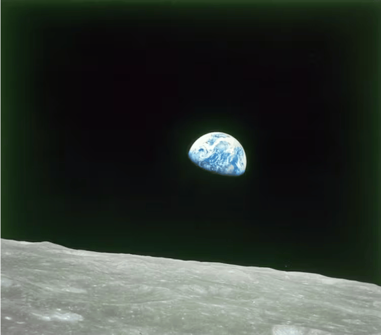 La première photo du lever de Terre. // Source : Nasa La première photo du lever de Terre. // Source : Nasa