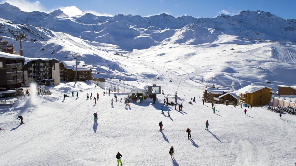 Une station de ski. // Source : Canva Une station de ski. // Source : Canva