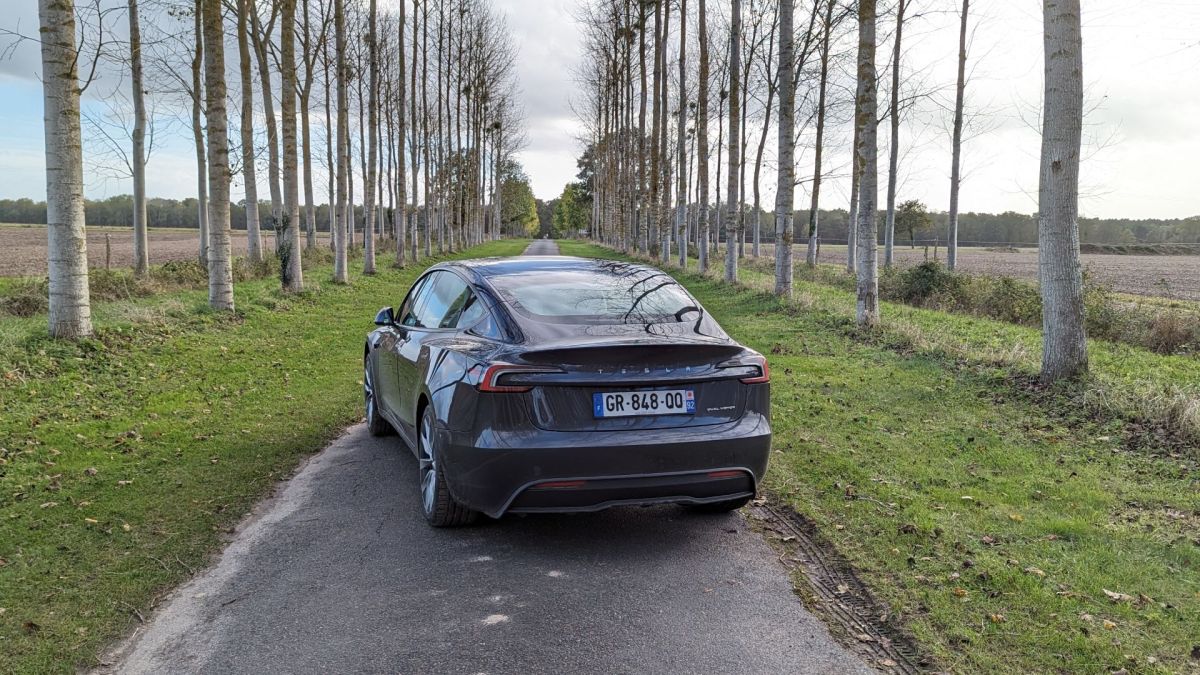 Tesla Model 3 (2023) // Source : Raphaelle Baut pour Numerama Tesla Model 3 (2023) // Source : Raphaelle Baut pour Numerama