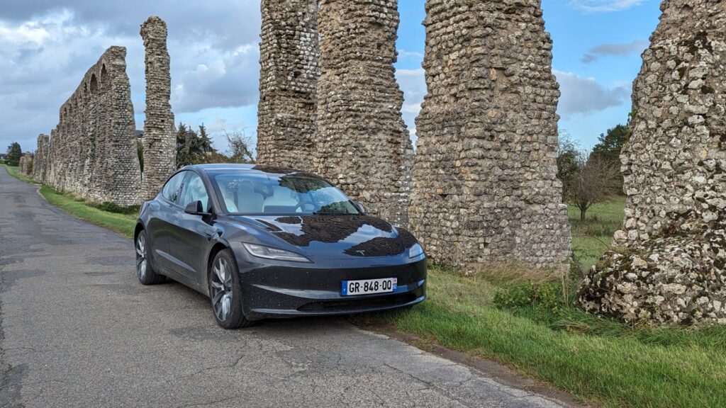 Tesla Model 3 (2023) // Source : Raphaelle Baut pour Numerama Tesla Model 3 (2023) // Source : Raphaelle Baut pour Numerama
