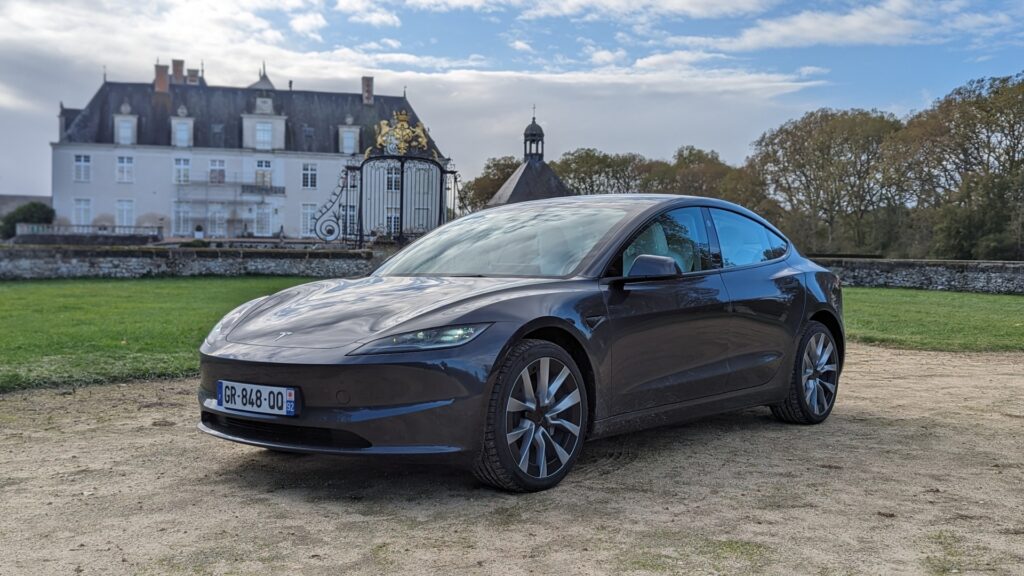 Tesla Model 3 (2023) // Source : Raphaelle Baut pour Numerama Tesla Model 3 (2023) // Source : Raphaelle Baut pour Numerama