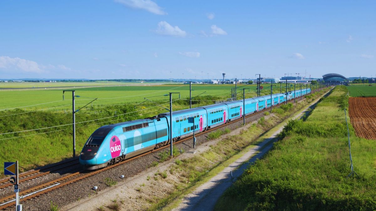 Un train OuiGo. // Source : Flickr/CC/Maarten Otto (photo modifiée avec Canva) Un train OuiGo. // Source : Flickr/CC/Maarten Otto (photo modifiée avec Canva)