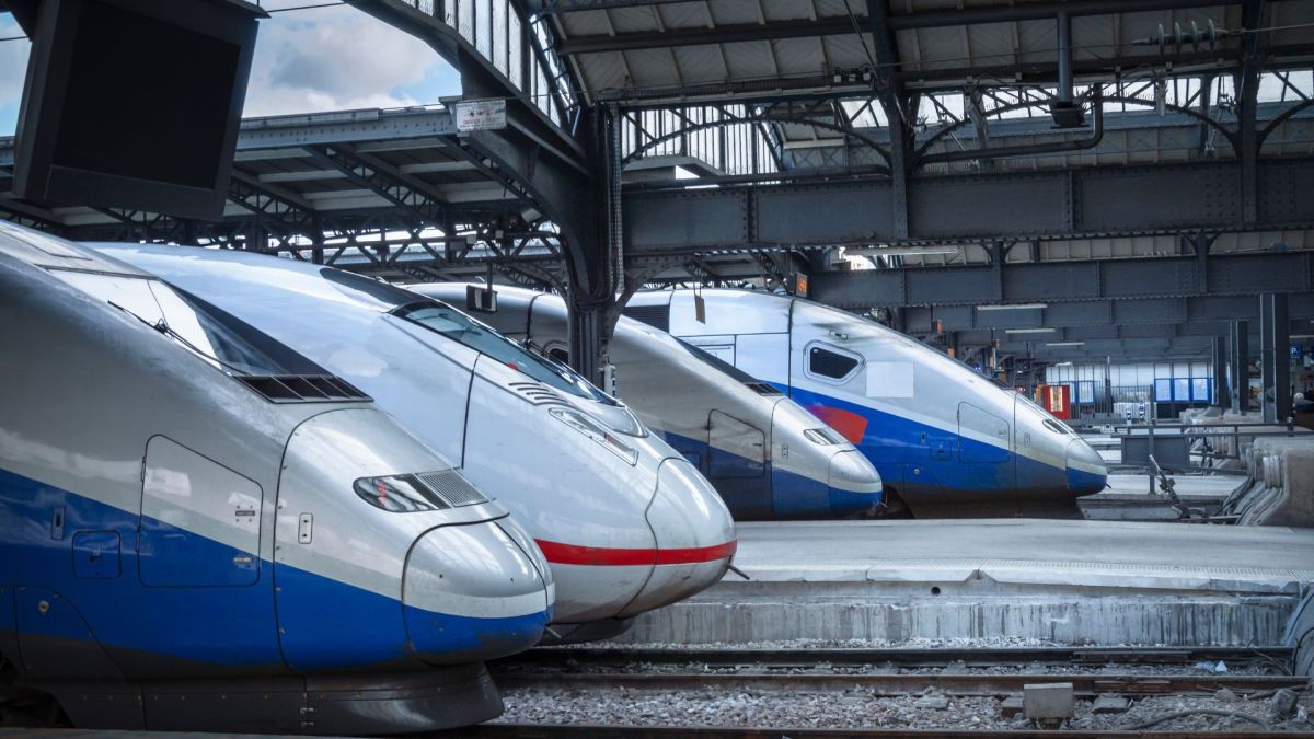 Des trains en gare. // Source : Canva Des trains en gare. // Source : Canva