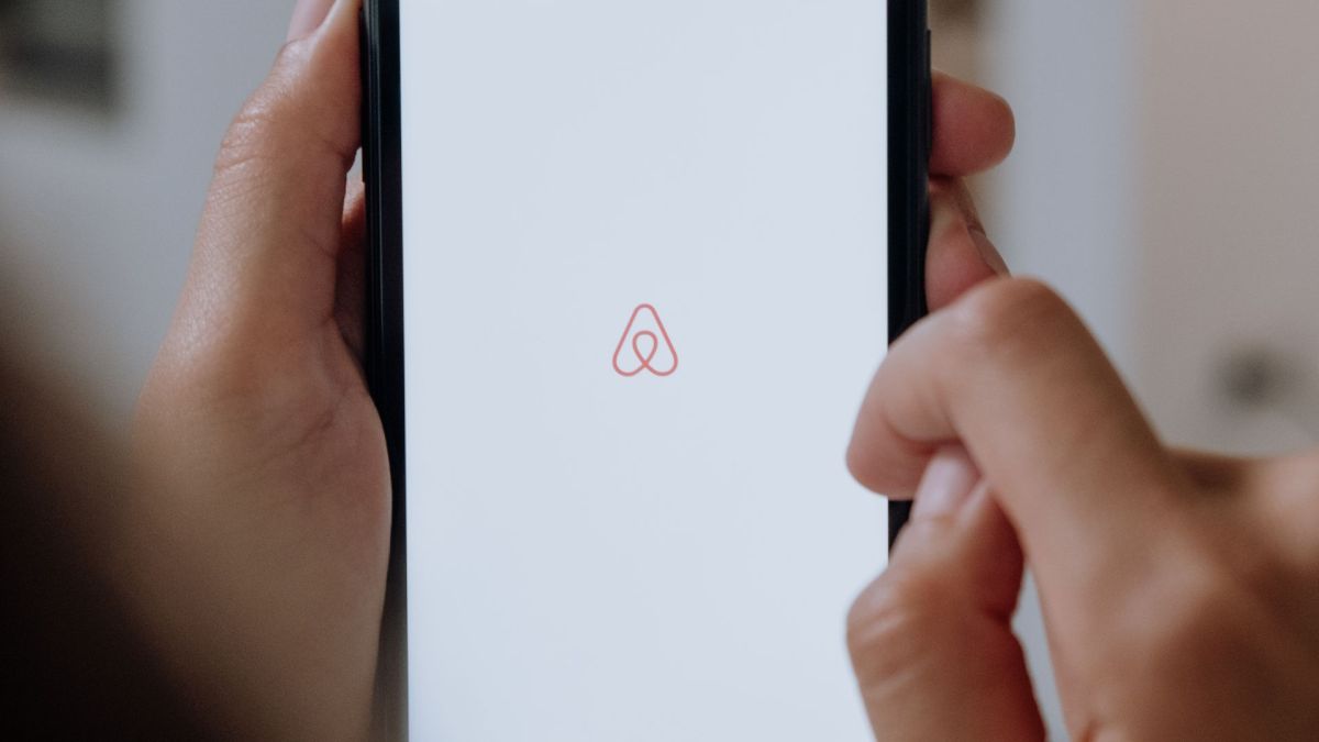 AirBnb // Source : Canva AirBnb // Source : Canva