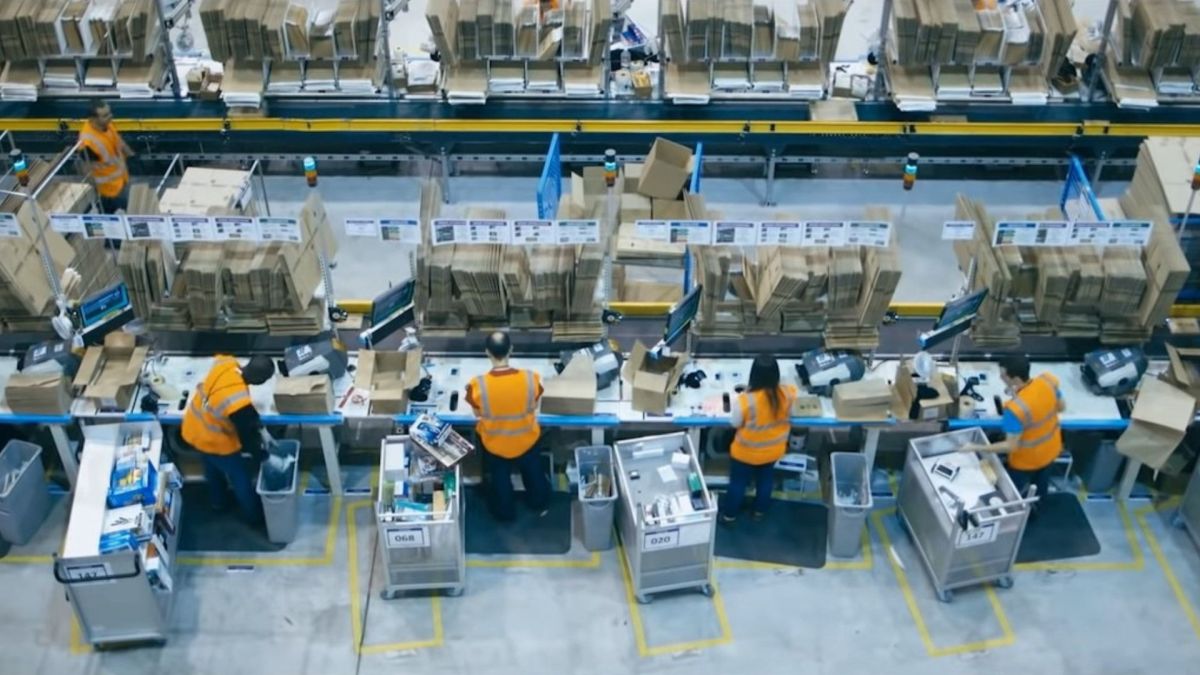 Un entrepot d'Amazon. // Source : Amazon Un entrepot d'Amazon. // Source : Amazon