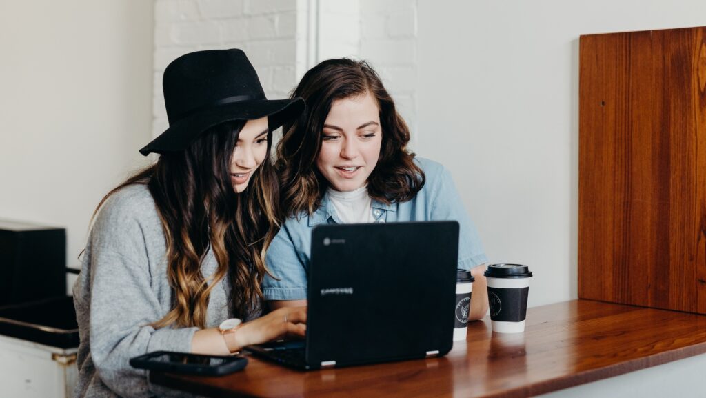 À partir de 18 ans et avec un capital de 300 euros, Goodvest vous permet d'ouvrir un contrat d'assurance-vie ou un PER // Source : Brooke Cagle via Unsplash À partir de 18 ans et avec un capital de 300 euros, Goodvest vous permet d'ouvrir un contrat d'assurance-vie ou un PER // Source : Brooke Cagle via Unsplash