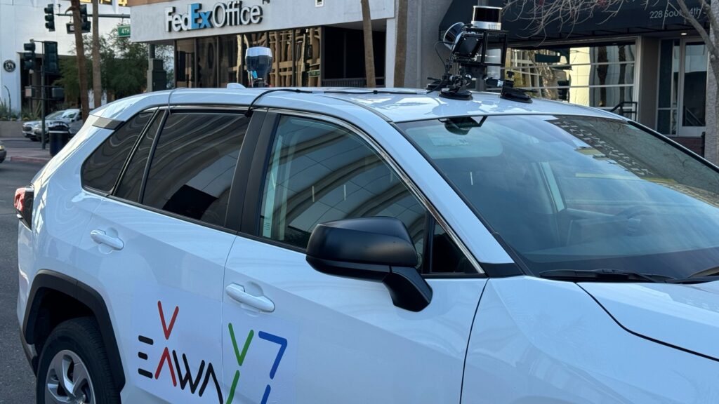 L'équipement d'Exwayz est relativement léger. Apple et Google utilisent des voitures avec beaucoup plus de capteurs. L'équipement d'Exwayz est relativement léger. Apple et Google utilisent des voitures avec beaucoup plus de capteurs.