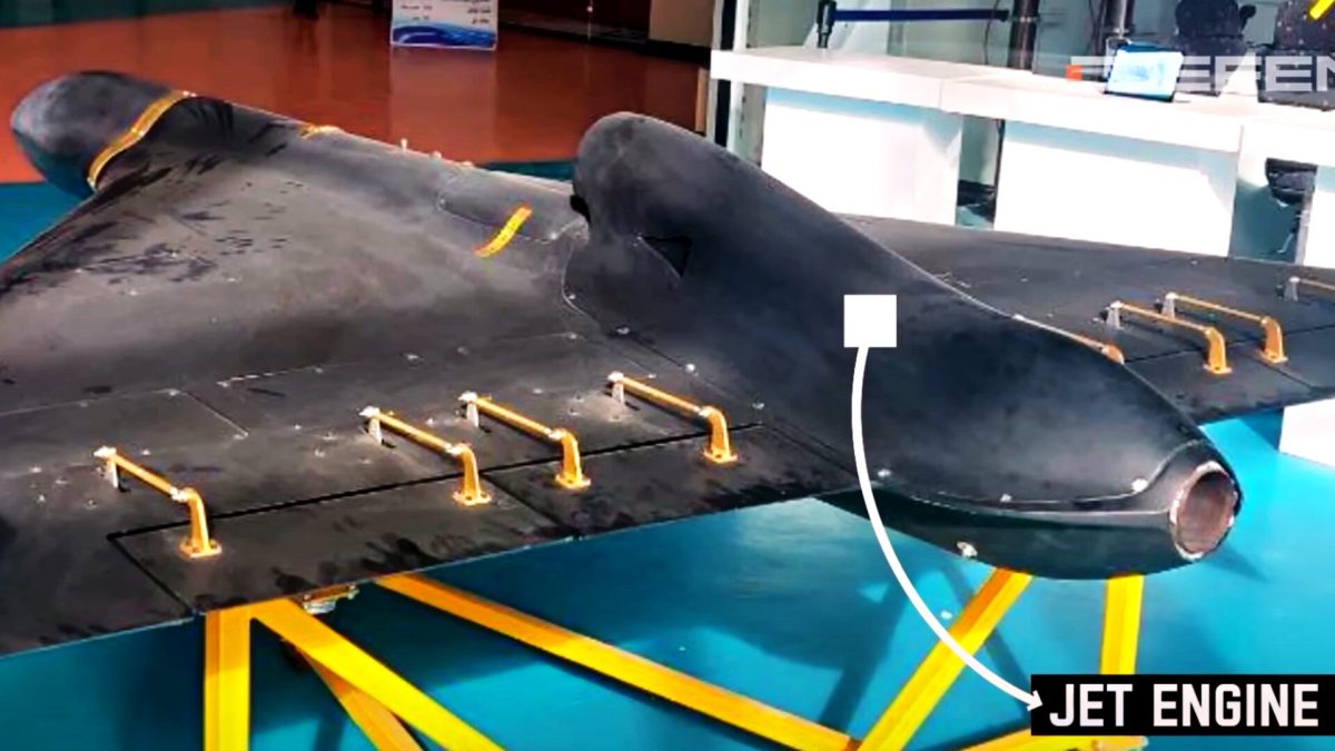 La nouvelle version des drones kamikazes iraniens. // Source : Defense TV / YouTube La nouvelle version des drones kamikazes iraniens. // Source : Defense TV / YouTube