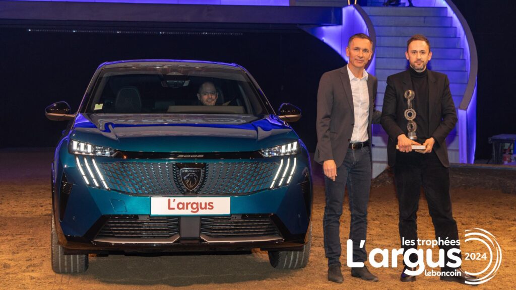 Peugeot e-3008 voiture de l'année par L'argus // Source : L'argus Peugeot e-3008 voiture de l'année par L'argus // Source : L'argus