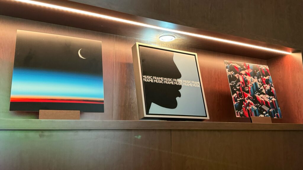 Quelques-uns des Frames commercialisés par Samsung. Quelques-uns des Frames commercialisés par Samsung.
