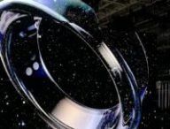 Voici la Samsung Galaxy Ring. On peut apercevoir plusieurs capteurs liés à la santé. // Source : Numerama Voici la Samsung Galaxy Ring. On peut apercevoir plusieurs capteurs liés à la santé. // Source : Numerama