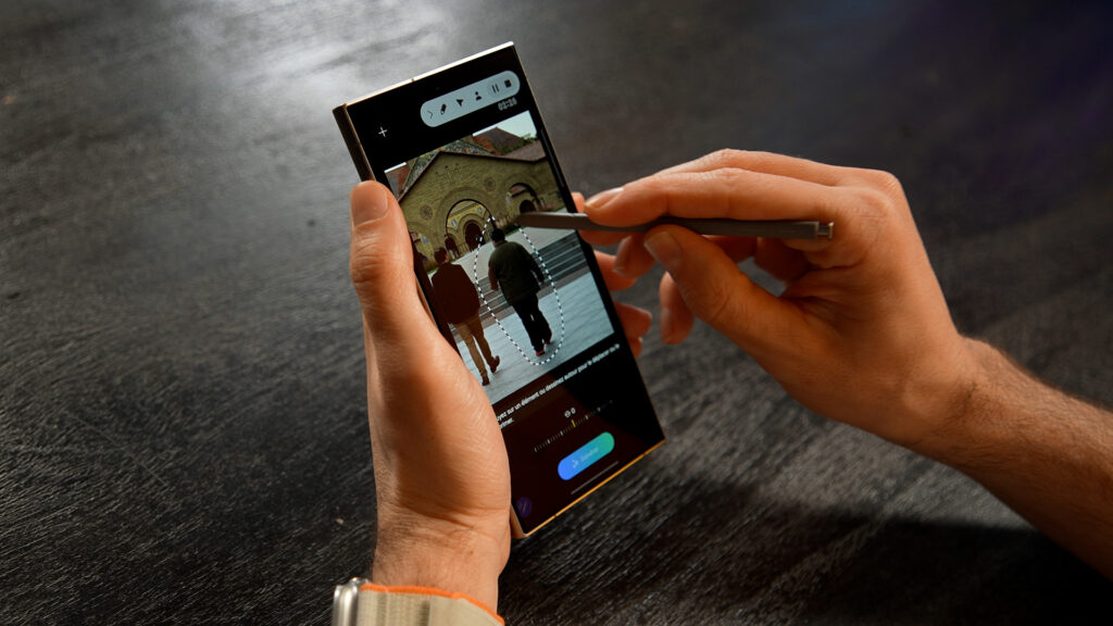 Samsung Galaxy S24 Ultra // Source : Nino Barbey / Numerama Samsung Galaxy S24 Ultra // Source : Nino Barbey / Numerama