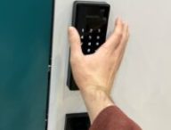Philips Wi-Fi Palm Recognition Smart Deadbolt. // Source : Numerama Philips Wi-Fi Palm Recognition Smart Deadbolt. // Source : Numerama