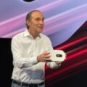 Xavier Niel et la Freebox Ultra // Source : Nicolas Lellouche pour Numerama Xavier Niel et la Freebox Ultra // Source : Nicolas Lellouche pour Numerama