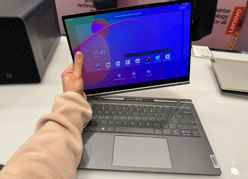 Quand on le décroche de son clavier, il devient une tablette Android. // Source : Numerama Quand on le décroche de son clavier, il devient une tablette Android. // Source : Numerama