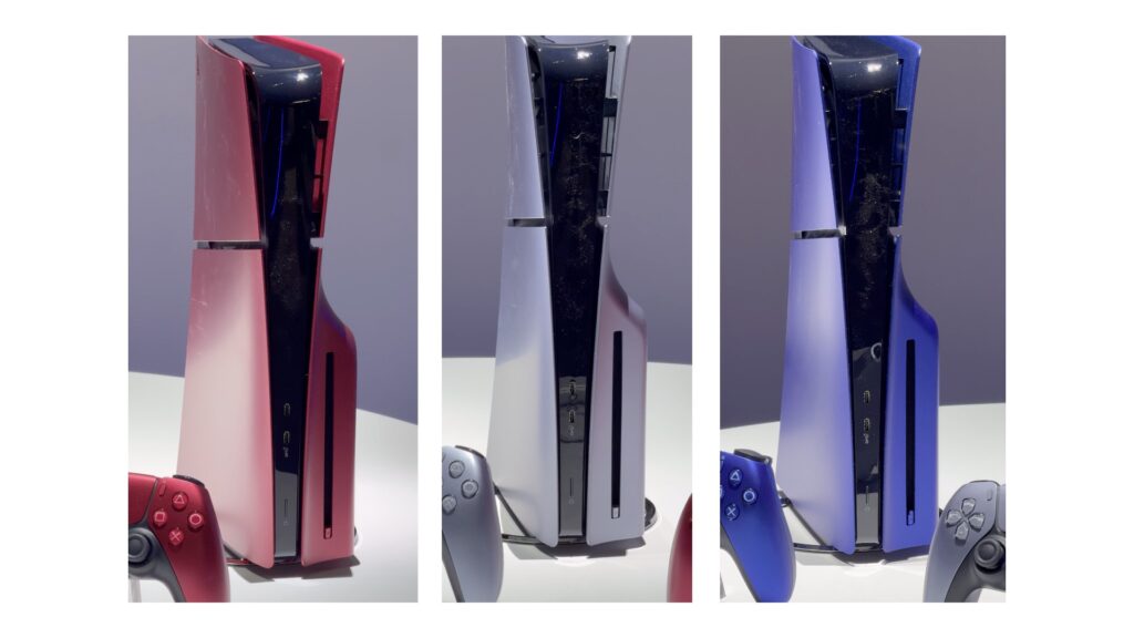 La PS5 Slim en rouge, bleu et argent // Source : Nicolas Lellouche pour Numerama La PS5 Slim en rouge, bleu et argent // Source : Nicolas Lellouche pour Numerama