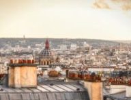 À l'approche des JO de Paris, des propriétaires essayent de transformer leur bien en logement touristique. // Source : Canva