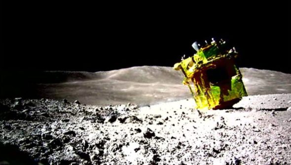 SLIM sur la Lune. // Source : Jaxa / Thomas Appéré (image recadrée) SLIM sur la Lune. // Source : Jaxa / Thomas Appéré (image recadrée)