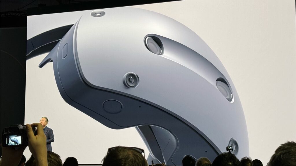 Le casque de Sony embarque plein de capteurs. // Source : Numerama Le casque de Sony embarque plein de capteurs. // Source : Numerama