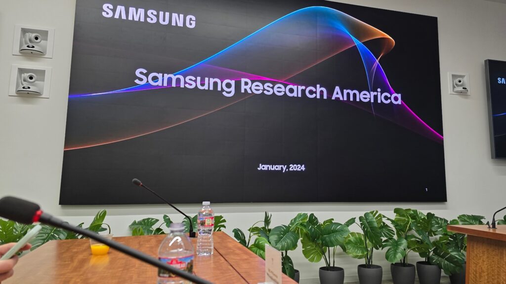 Une des salles de réunion du Samsung Research America. Une des salles de réunion du Samsung Research America.