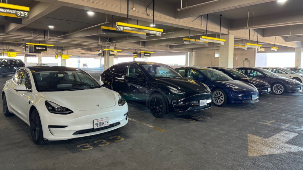 Plein de Tesla, aucun câble. Ils ont tous été volés. // Source : Numerama Plein de Tesla, aucun câble. Ils ont tous été volés. // Source : Numerama