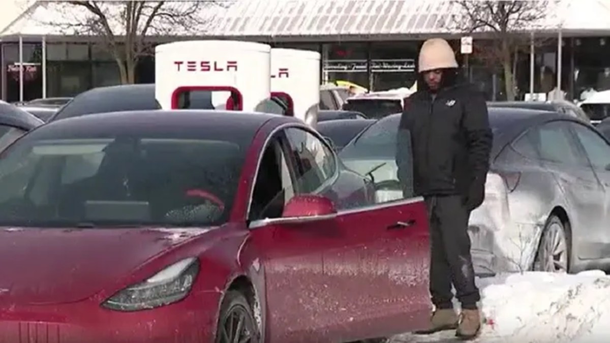 Tesla qui ne chargent pas à Chicago // Source : Extrait reportage Fox News Tesla qui ne chargent pas à Chicago // Source : Extrait reportage Fox News