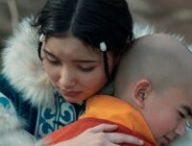 On aime quand même les adorables Aang et Katara, deux personnages principaux de la série // Source : Robert Falconer / Netflix