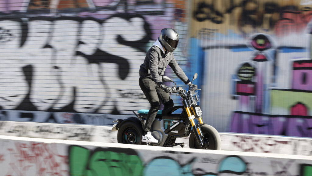 Le test du BMW CE-02 // Source : Yann Lethuillier pour Numerama Le test du BMW CE-02 // Source : Yann Lethuillier pour Numerama