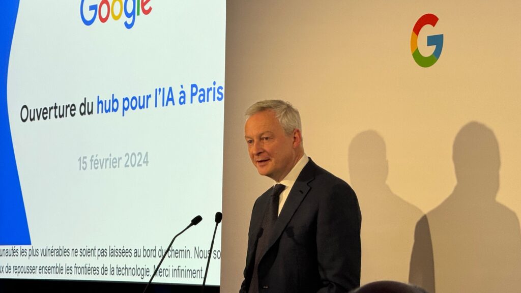 Bruno Le Maire lors de l'inauguration du centre Google. Son discours était pro-IA, pro-Google, pro-innovation et pro-nucléaire. // Source : Numerama Bruno Le Maire lors de l'inauguration du centre Google. Son discours était pro-IA, pro-Google, pro-innovation et pro-nucléaire. // Source : Numerama