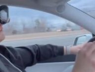 Il utilise son Apple Vision Pro en conduisant // Source : Capture Twitter