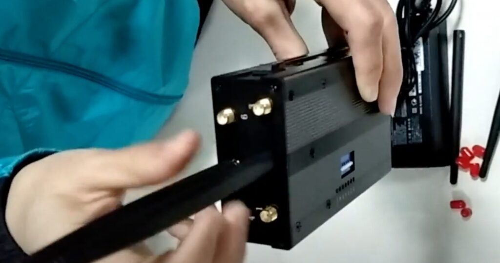 Un brouilleur Wifi portable. // Source : YouTube Un brouilleur Wifi portable. // Source : YouTube
