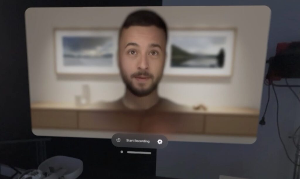 L'application Persona Studio permet de voir son avatar 3D en grand. Le mien rend mieux en trois dimensions qu'en capture d'écran. Les animations de son visage sont étranges, mais il me ressemble. L'application Persona Studio permet de voir son avatar 3D en grand. Le mien rend mieux en trois dimensions qu'en capture d'écran. Les animations de son visage sont étranges, mais il me ressemble.