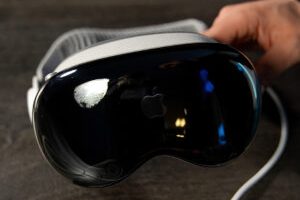 Apple Vision Pro // Source : Nino Barbey / Numerama