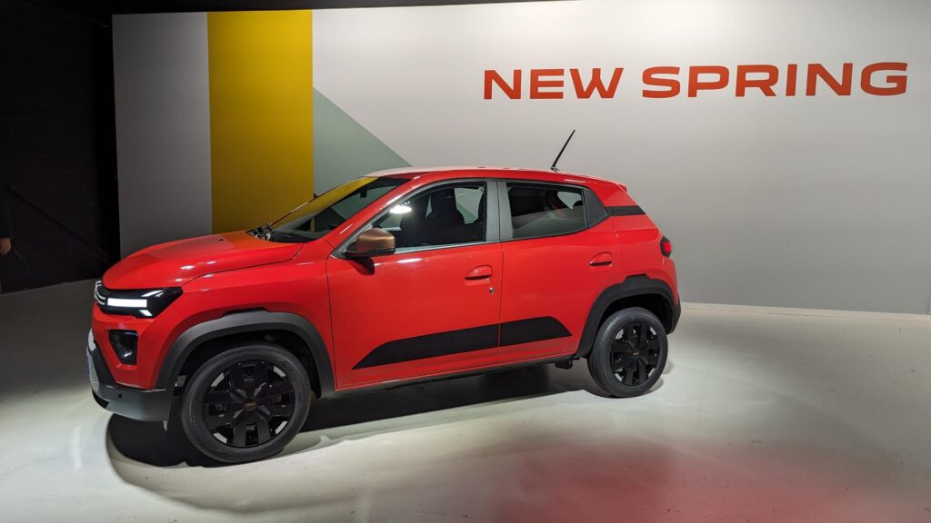 Nouvelle Dacia Spring dans sa finition Extrême // Source : Raphaelle Baut pour Numerama Nouvelle Dacia Spring dans sa finition Extrême // Source : Raphaelle Baut pour Numerama
