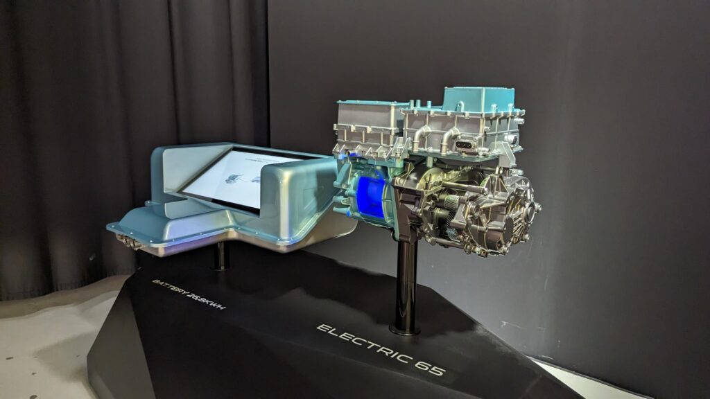 Moteur 65 ch et batterie de la Dacia Spring // Source : Raphaelle Baut pour Numerama Moteur 65 ch et batterie de la Dacia Spring // Source : Raphaelle Baut pour Numerama