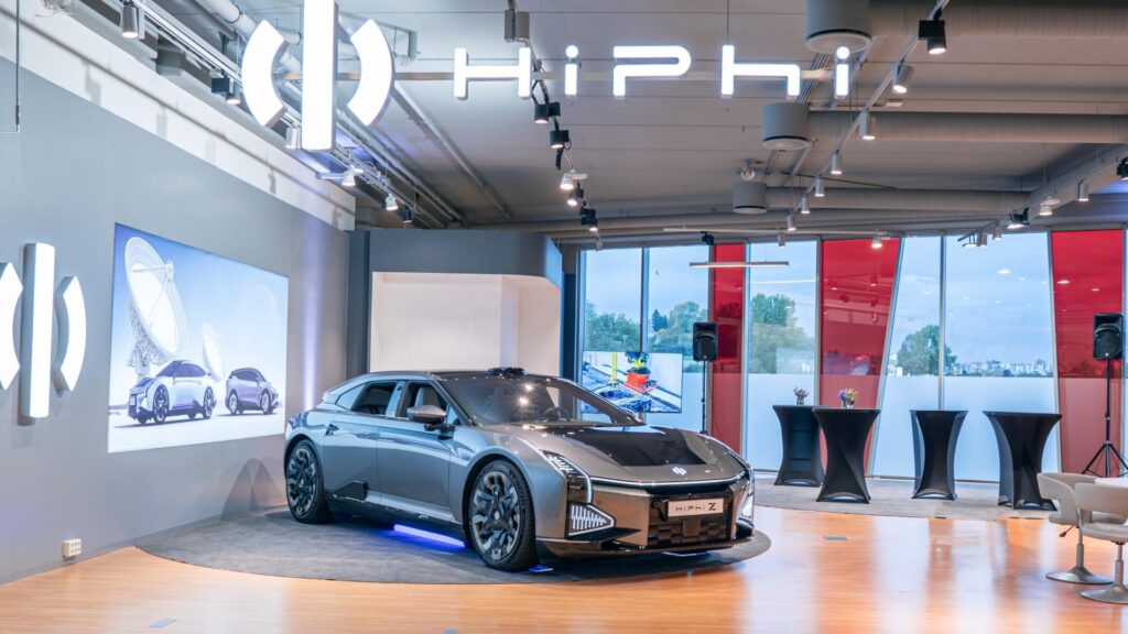 Ouverture du point de vente HiPhi à Oslo // Source : HiPhi Ouverture du point de vente HiPhi à Oslo // Source : HiPhi
