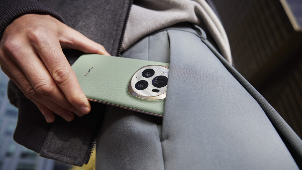 Malgré son accumulateur de 5 600 mAh, le Magic6 Pro reste étonnamment fin // Source : HONOR Malgré son accumulateur de 5 600 mAh, le Magic6 Pro reste étonnamment fin // Source : HONOR
