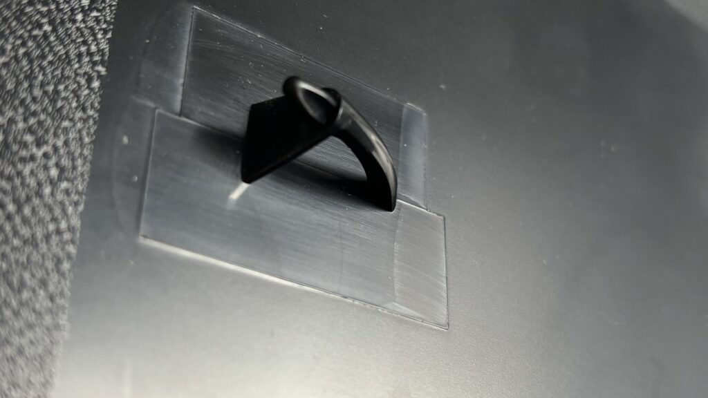 Changer les plaques de sa PS5 Slim // Source : Maxime Claudel pour Numerama Changer les plaques de sa PS5 Slim // Source : Maxime Claudel pour Numerama