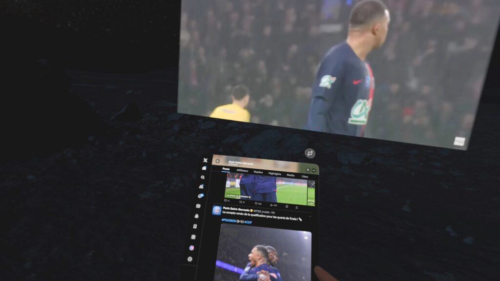 Grâce au Vision Pro, on peut créer une tablette virtuelle, au milieu du reste de l'environnement virtuel. Grâce au Vision Pro, on peut créer une tablette virtuelle, au milieu du reste de l'environnement virtuel.