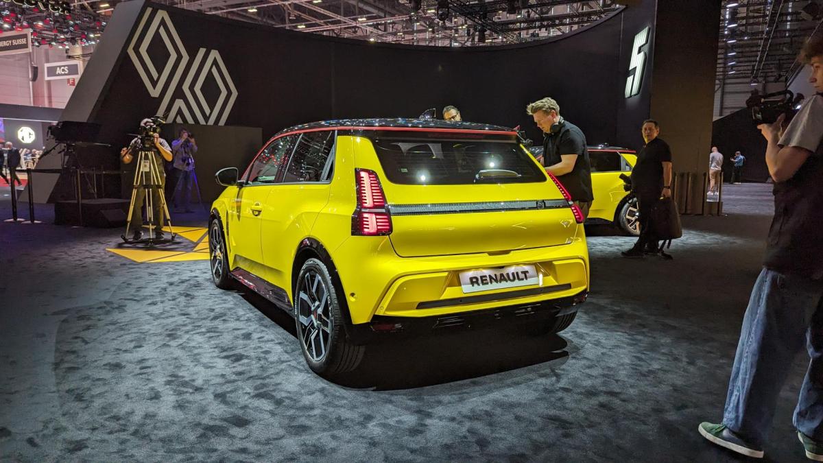 Renault 5 au salon de Genève // Source : Raphaelle Baut Renault 5 au salon de Genève // Source : Raphaelle Baut