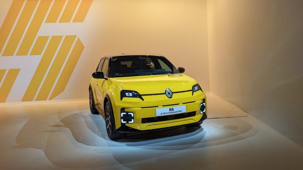 Renault 5 en coloris Jaune Pop // Source : Raphaelle Baut Renault 5 en coloris Jaune Pop // Source : Raphaelle Baut