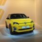 Renault 5 en coloris Jaune Pop // Source : Raphaelle Baut Renault 5 en coloris Jaune Pop // Source : Raphaelle Baut