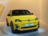 Renault 5 en coloris Jaune Pop // Source : Raphaelle Baut