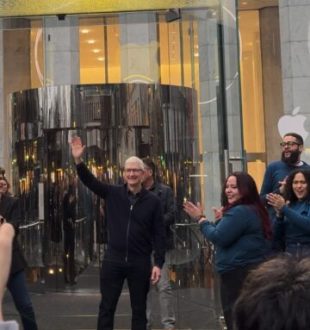 Tim Cook lors du lancement du Apple Vision Pro. // Source : Numerama Tim Cook lors du lancement du Apple Vision Pro. // Source : Numerama